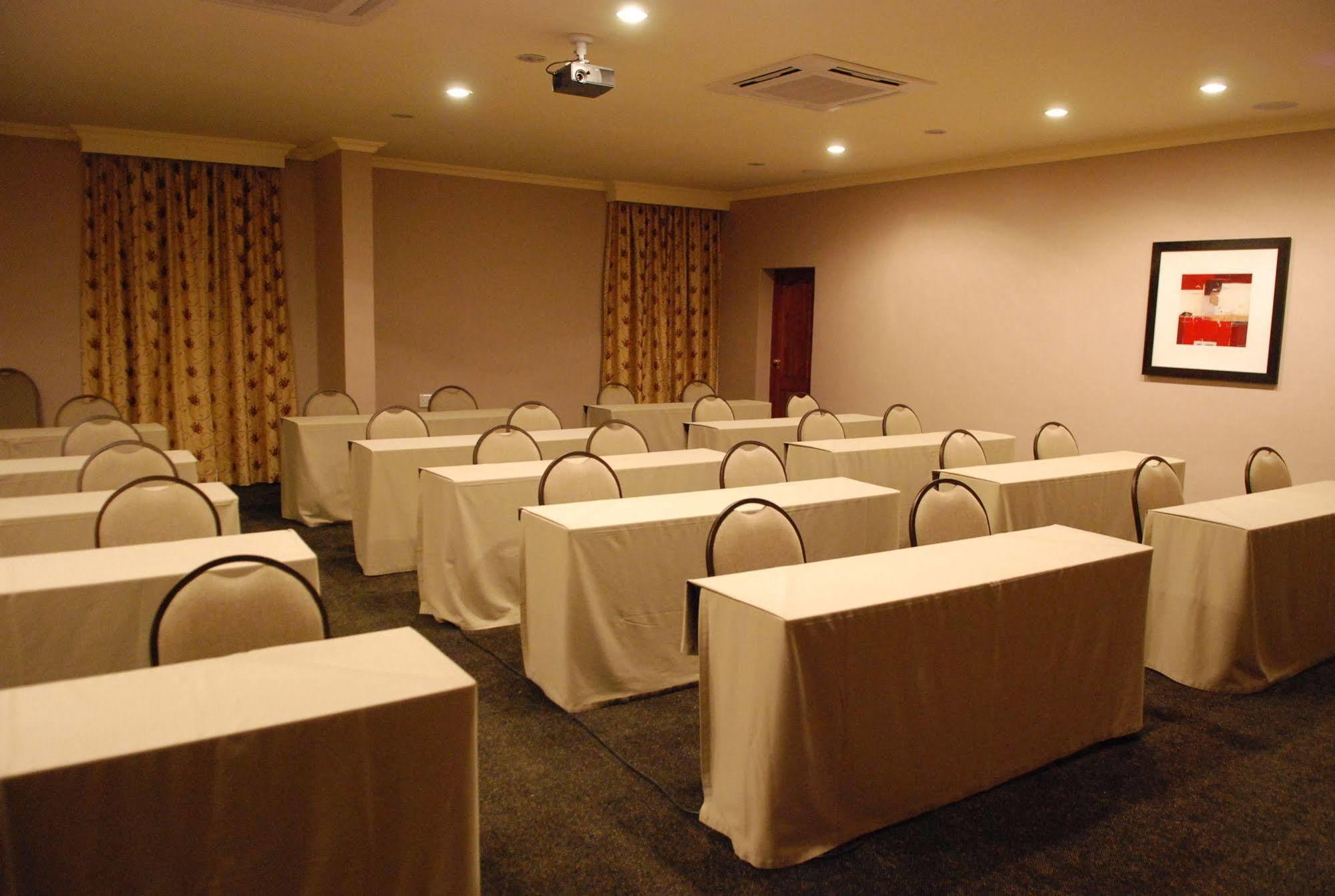 Protea Hotel By Marriott Harrismith Montrose Εξωτερικό φωτογραφία